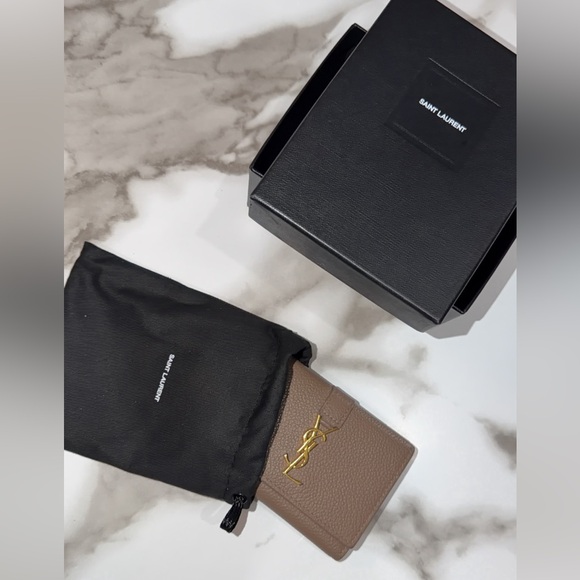 SAINT LAURENT Grained Calfskin Monogram Key Case YSL beige w/COA - Picture 5 of 13